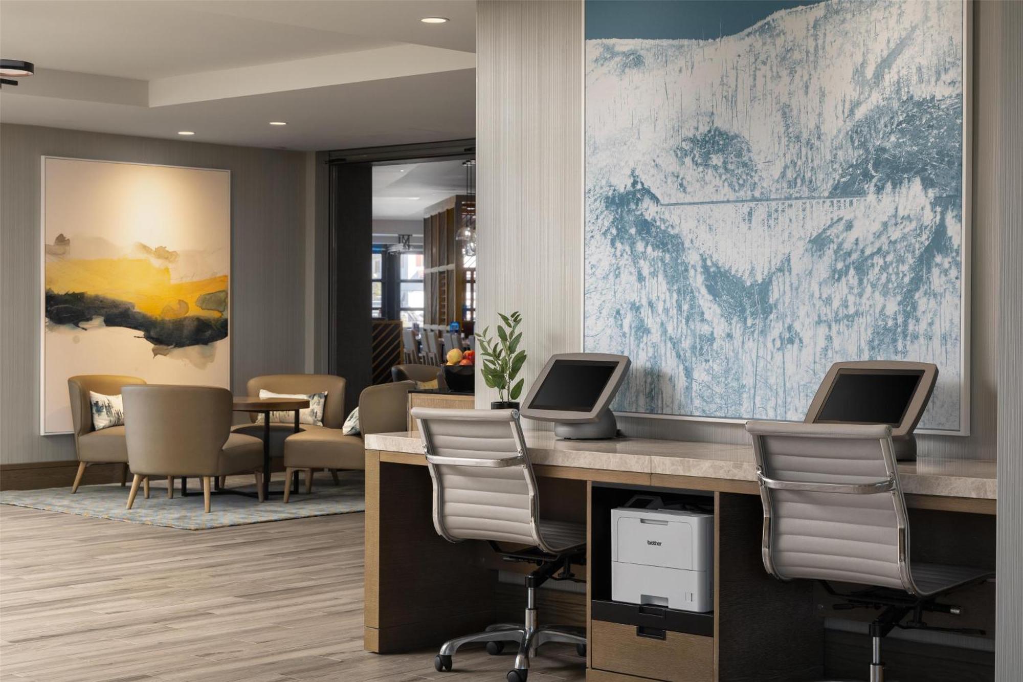 Doubletree By Hilton West Kelowna Ngoại thất bức ảnh