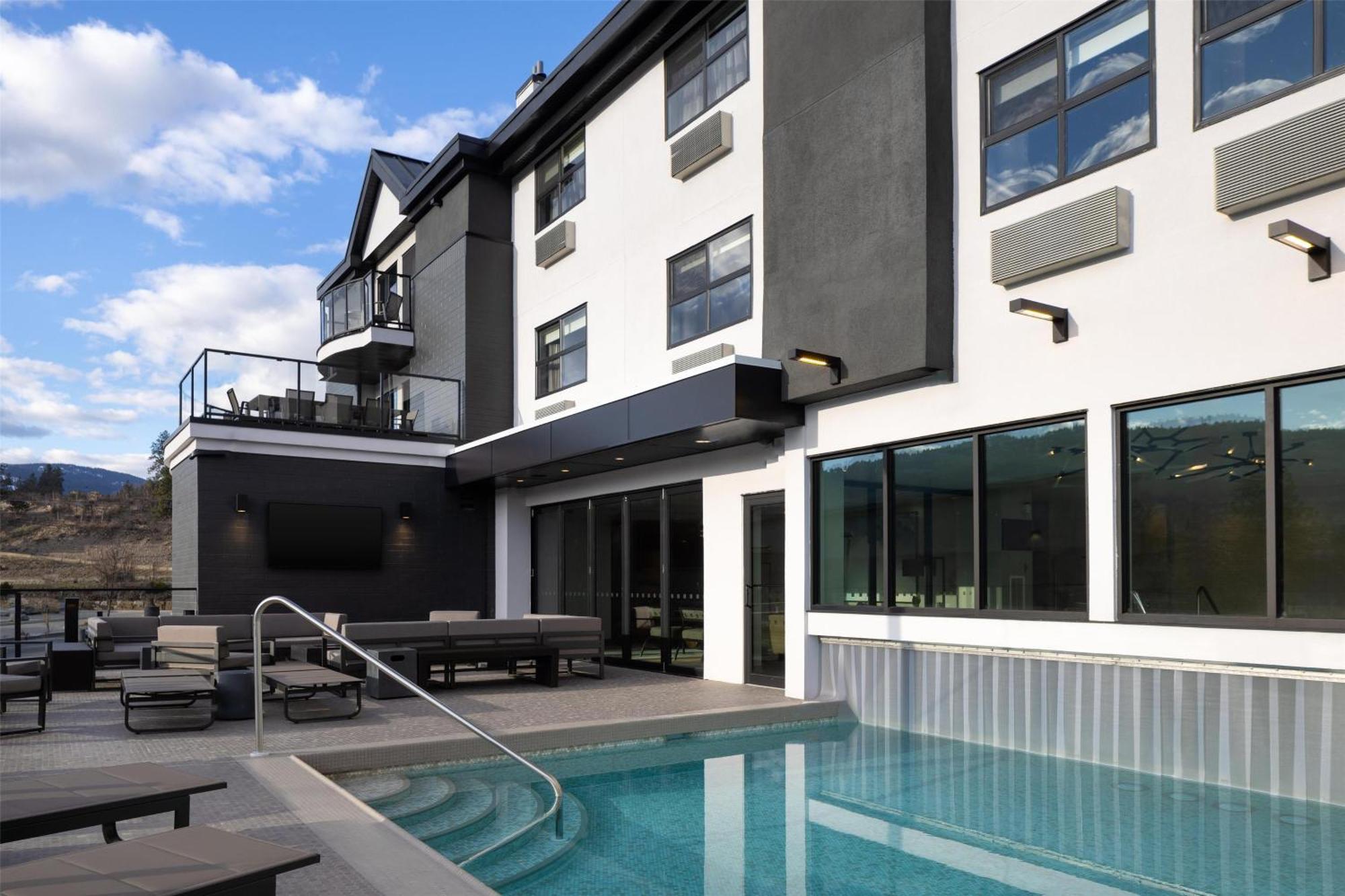 Doubletree By Hilton West Kelowna Ngoại thất bức ảnh