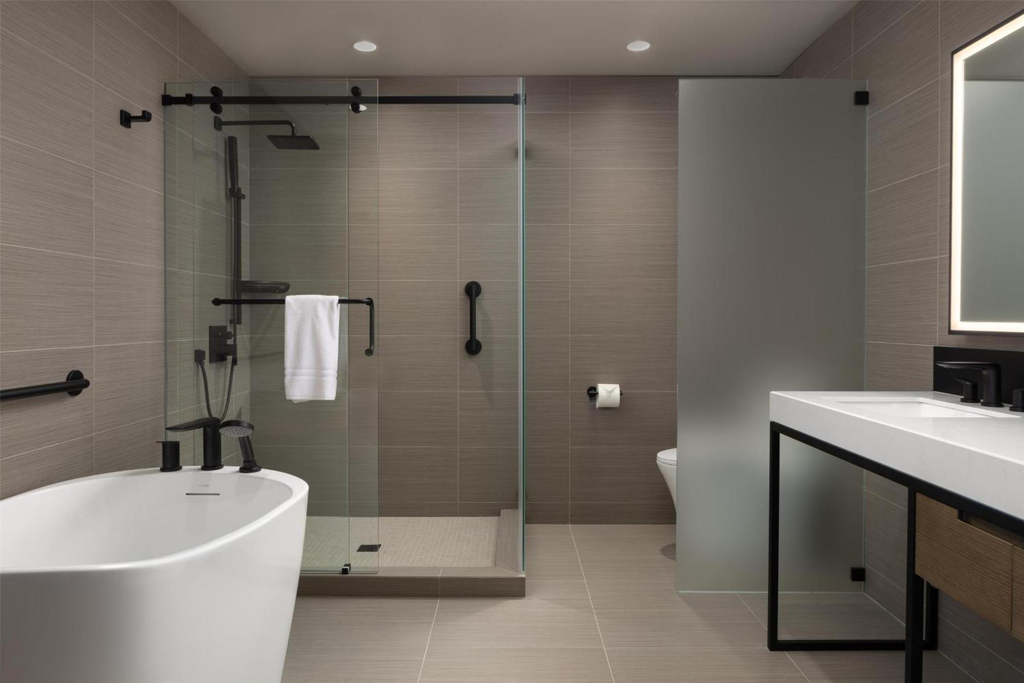 Doubletree By Hilton West Kelowna Ngoại thất bức ảnh