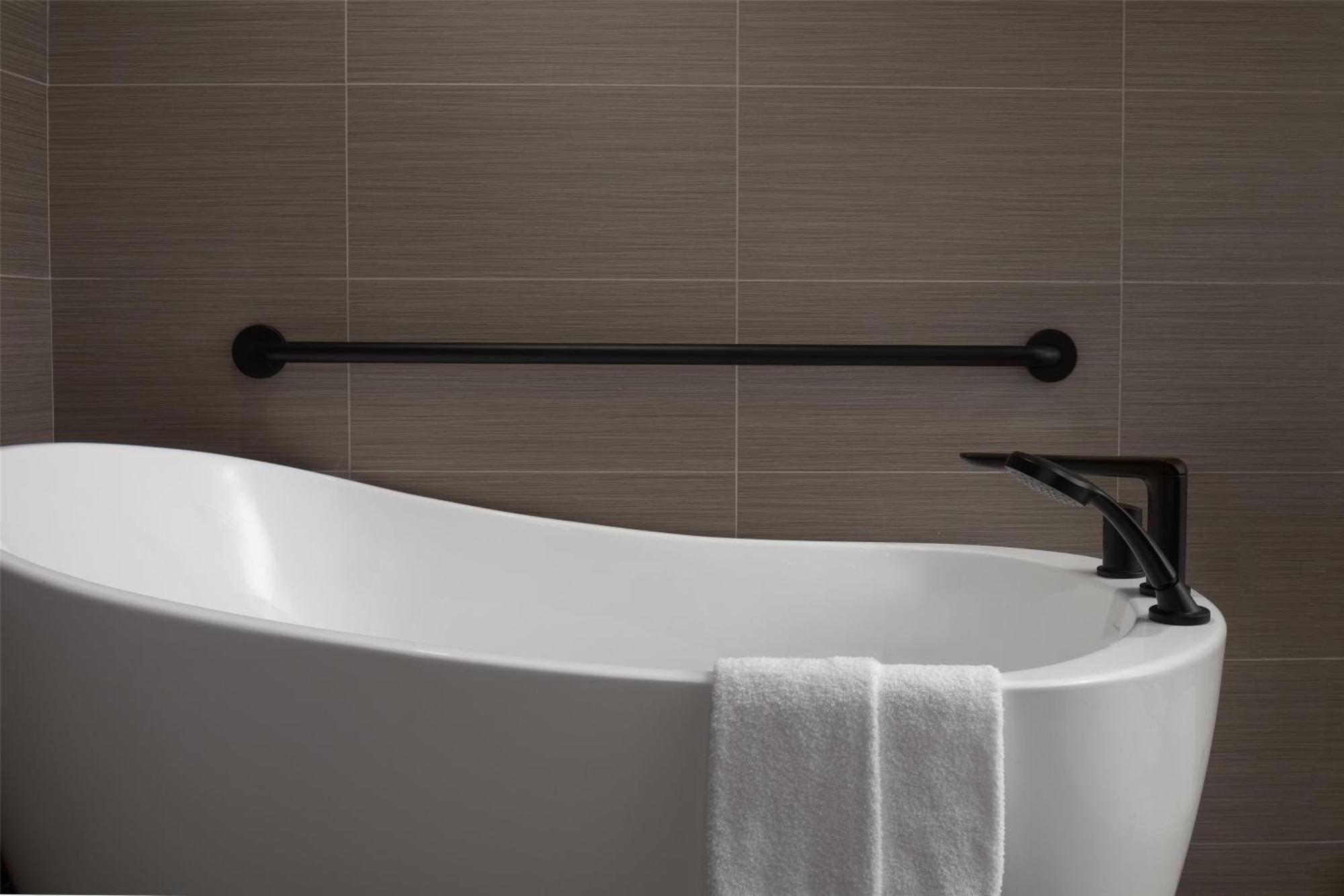 Doubletree By Hilton West Kelowna Ngoại thất bức ảnh