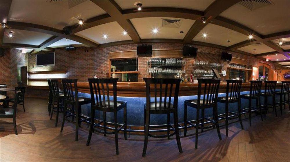 Doubletree By Hilton West Kelowna Ngoại thất bức ảnh